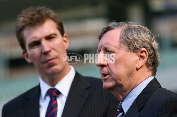 AFL 2009 Media - MelbourneFC Media Conference 010409 - 177025