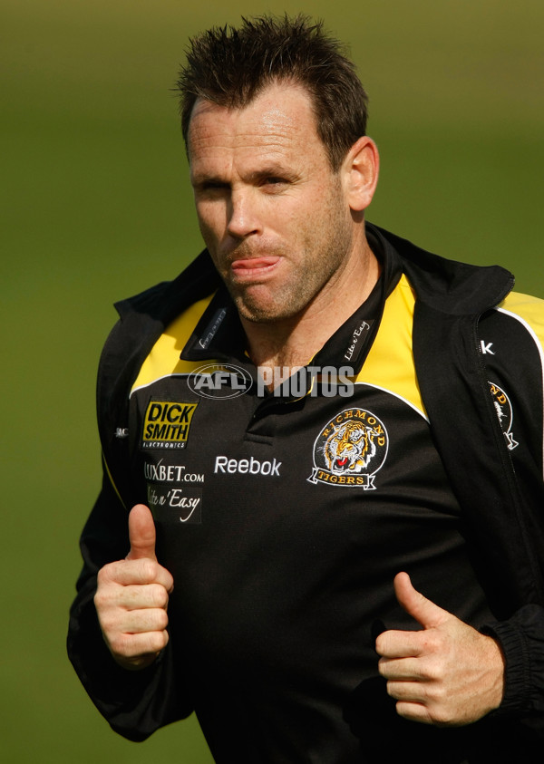 AFL 2009 Media - Richmond Training 190509 - 181811