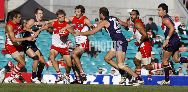 AFL 2010 Rd 09 - Sydney v Fremantle - 208040