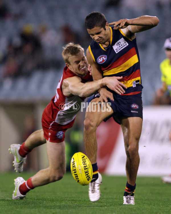 AFL 2011 Rd 15 - Adelaide v Sydney - 235651