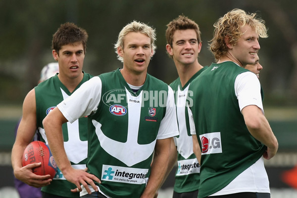 AFL 2009 Media - Fremantle Training Session 150809 - 191115