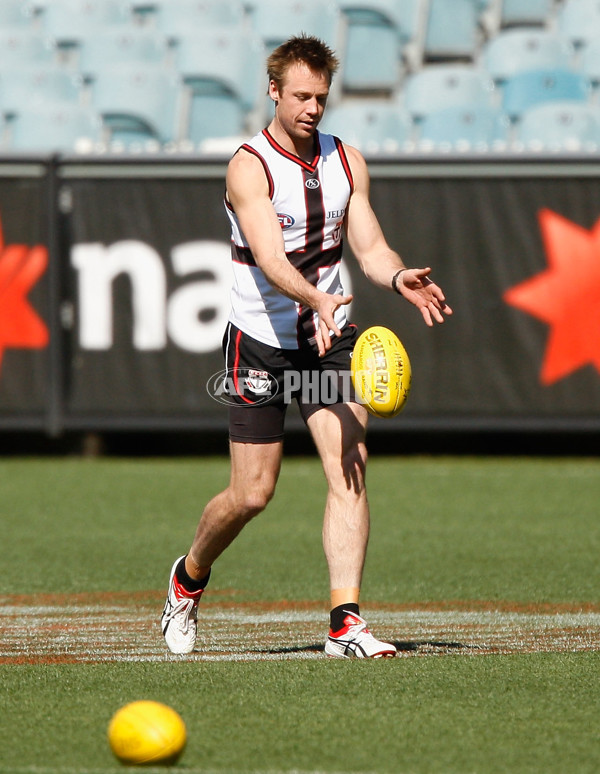 AFL 2009 Media - St Kilda Training Session 160909 - 194311