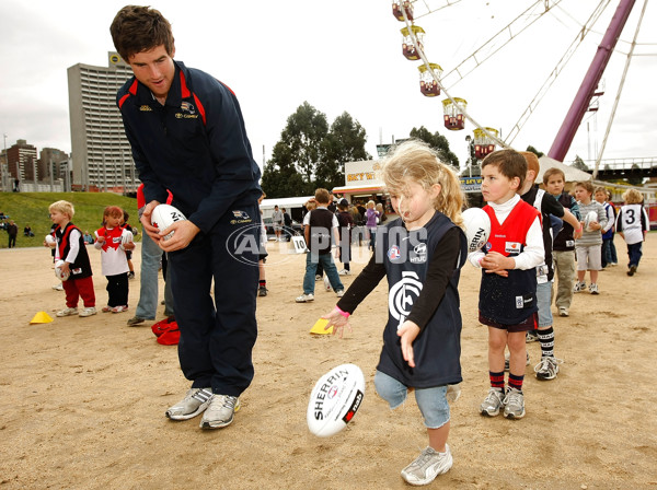 AFL 2009 Media - Live Site Day 2 220909 - 194839