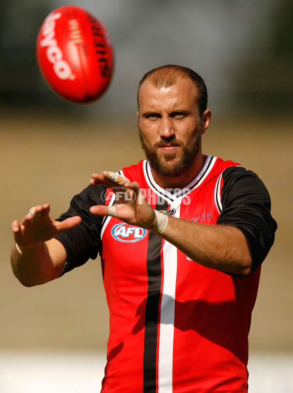 AFL 2008 Media - St Kilda Training 080408 - 129592