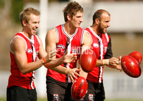 AFL 2008 Media - St Kilda Training 080408 - 129628