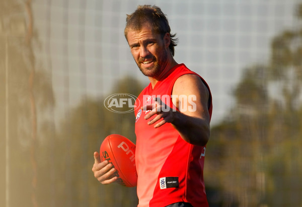 AFL 2008 Media - Melbourne Training 220408 - 137051