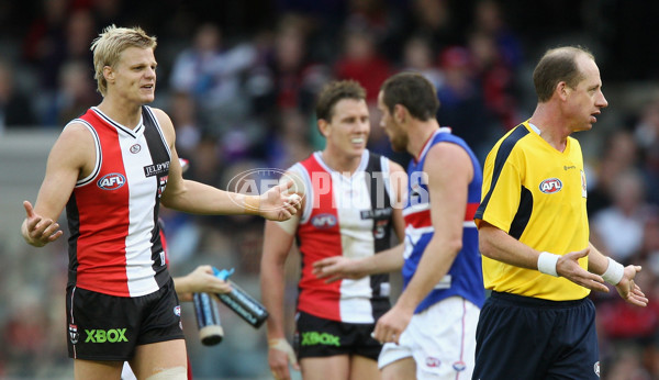 AFL 2008 Rd 11 - St Kilda v Western Bulldogs - 150130