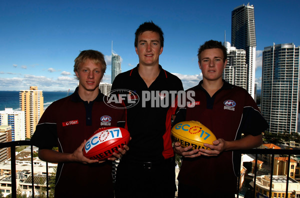 AFL Media 2008 - GC 17 Player Signing 290708 - 156186