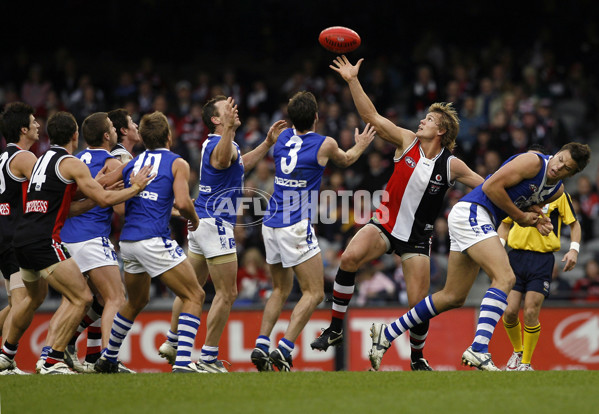 AFL Round 11 - St Kilda v Kangaroos - 8915