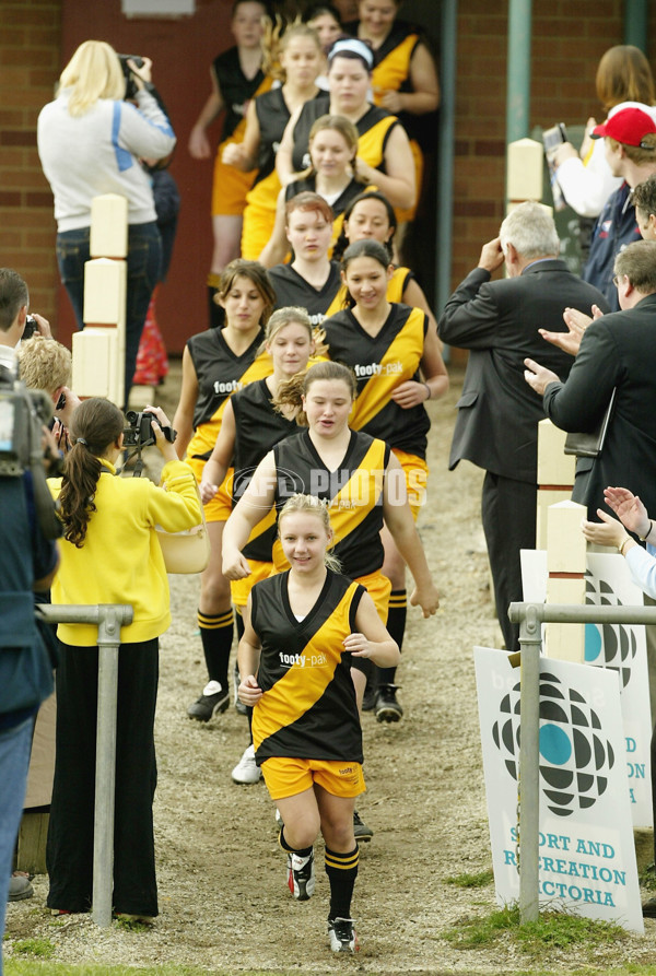 AFL 2004 U17 Youth Girls Championships - Kangaroos v South Tigers - 115706