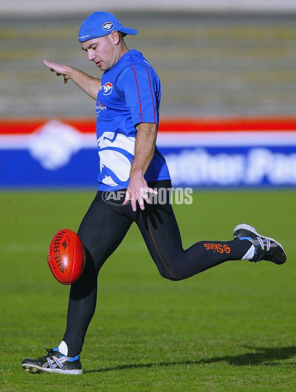AFL 2004 Media - Western Bulldogs Training 160604 - 117284