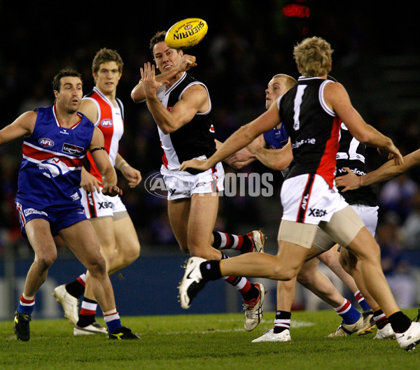 AFL Round 18 - Western Bulldogs v St Kilda - 12656