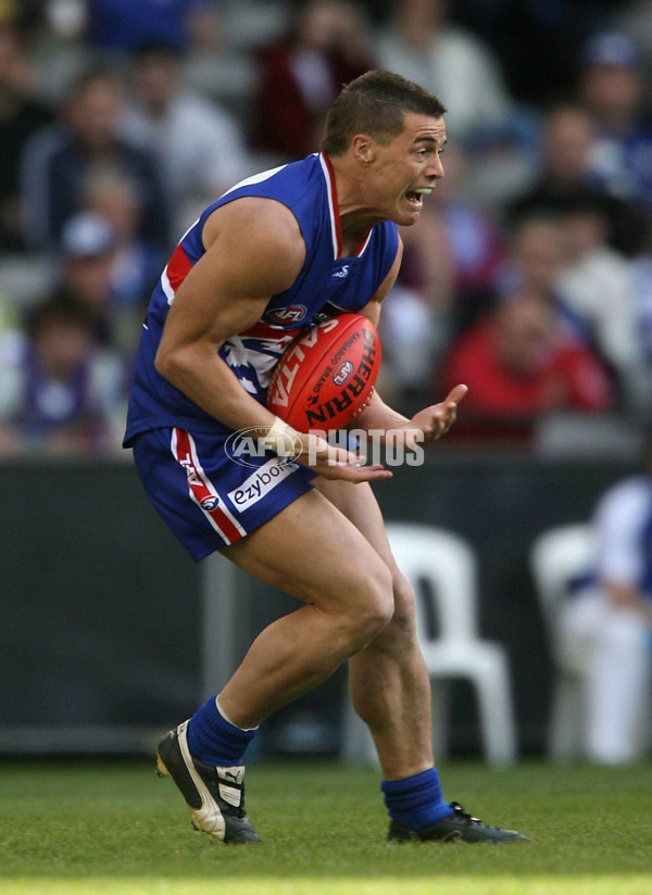 AFL Round 22 - Western Bulldogs v Kangaroos - 15728