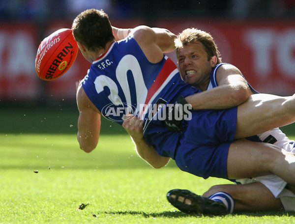 AFL Round 22 - Western Bulldogs v Kangaroos - 15731