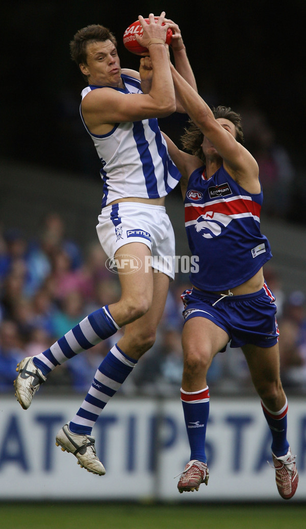 AFL Round 22 - Western Bulldogs v Kangaroos - 15719