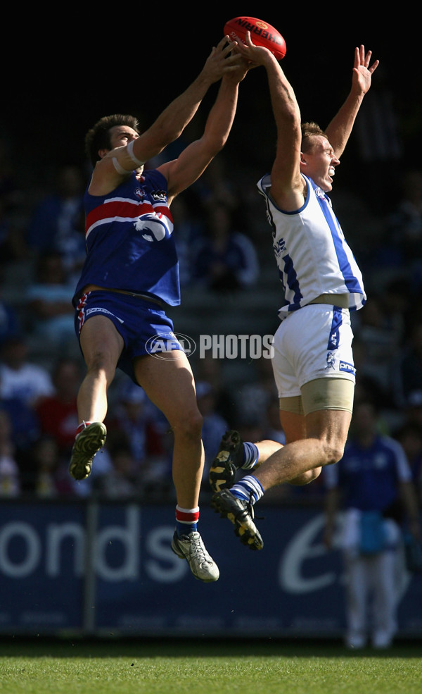 AFL Round 22 - Western Bulldogs v Kangaroos - 15730