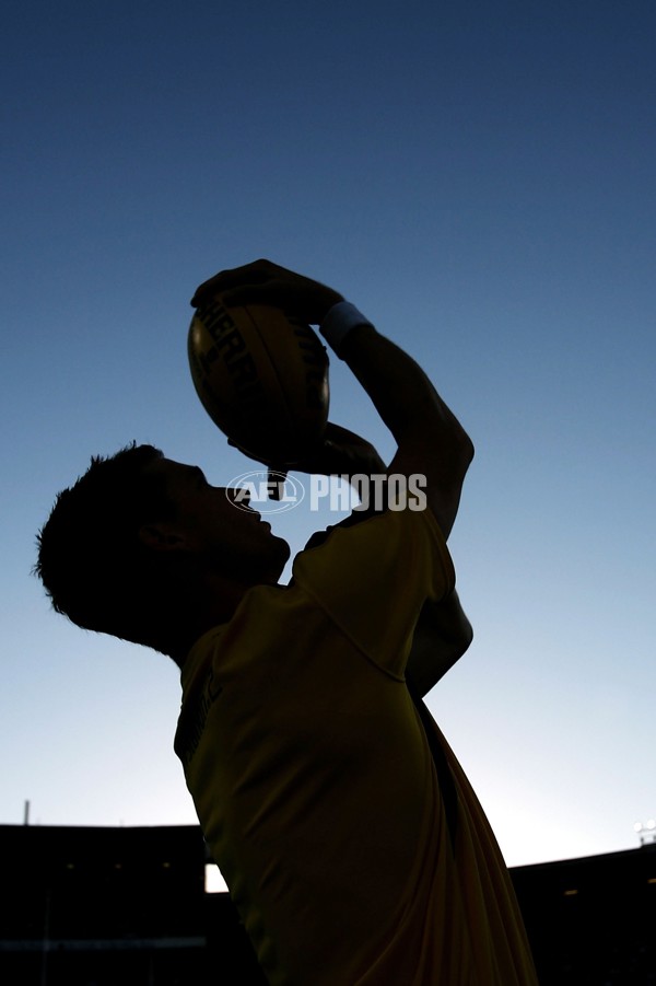 AFL 2006 Rd 2 - Fremantle v Carlton - 183490