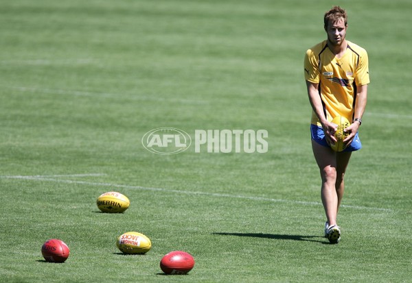 AFL 2006 Media - West Coast Eagles Training Session 200106 - 196778
