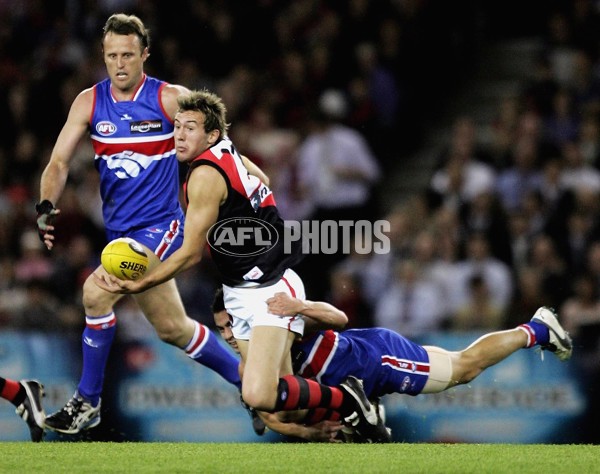 AFL 2006 Rd 22 - Western Bulldogs v Essendon - 196952