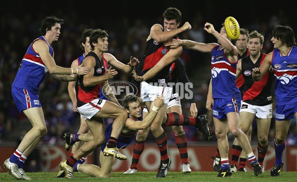 AFL 2006 Rd 22 - Western Bulldogs v Essendon - 196954