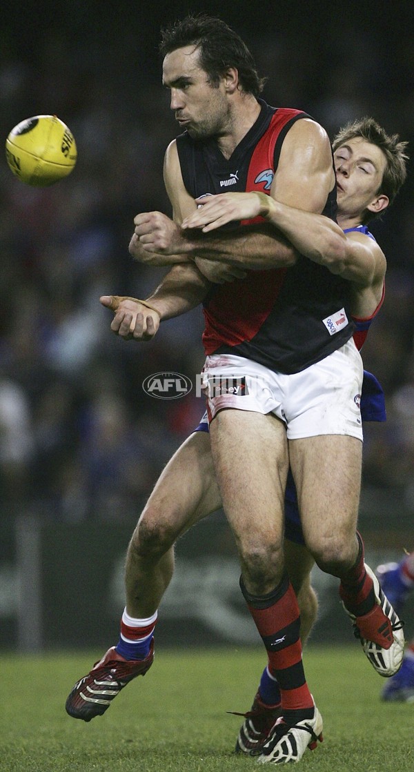 AFL 2006 Rd 22 - Western Bulldogs v Essendon - 196956