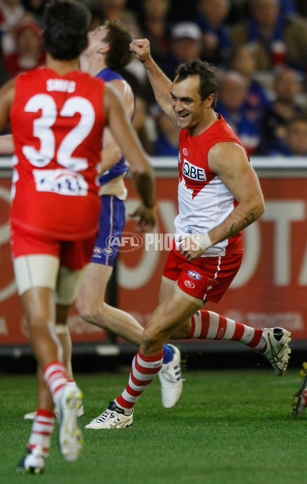 AFL 2010 1st Semi Final - Western Bulldogs v Sydney - 217568