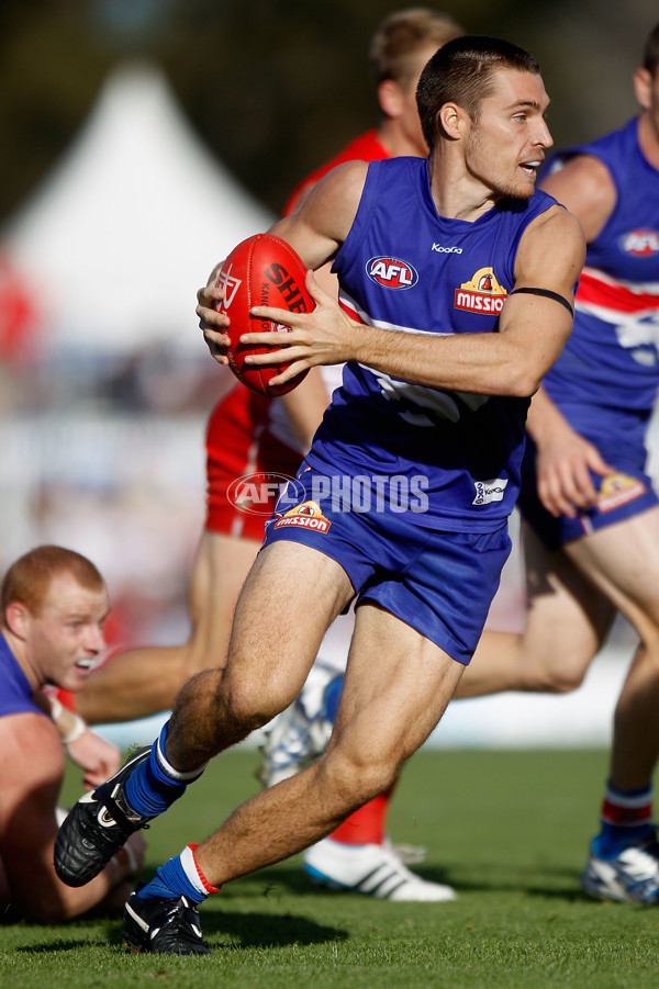 AFL 2011 Rd 07 - Western Bulldogs v Sydney - 229571