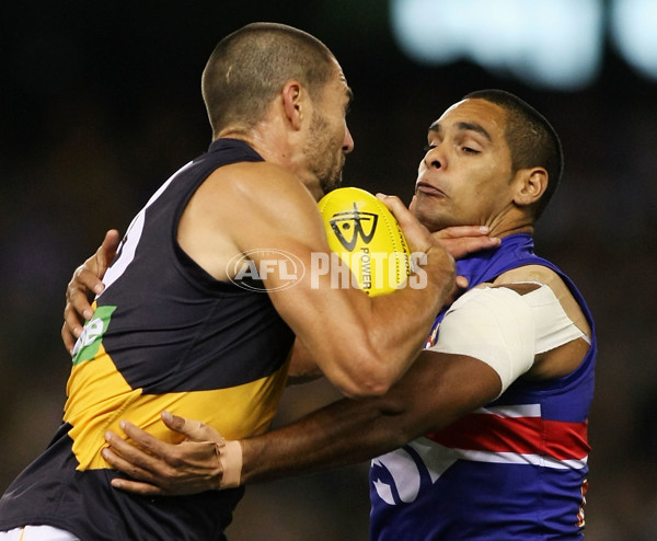 AFL 2011 Rd 08 - Western Bulldogs v Richmond - 230629