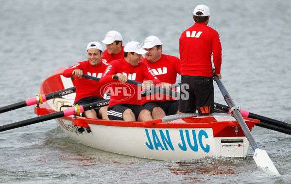 AFL 2011 Training - Collingwood Recovery 160511 - 230734