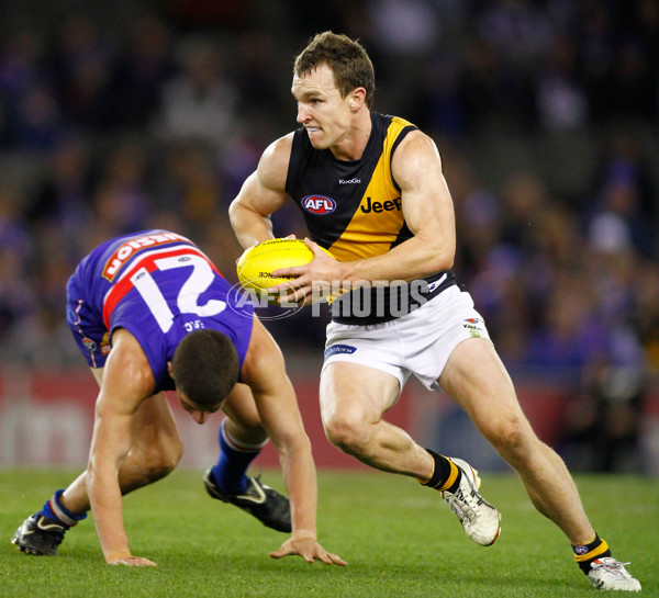 AFL 2011 Rd 08 - Western Bulldogs v Richmond - 230605