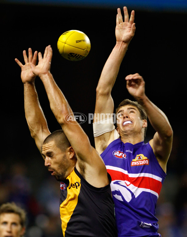AFL 2011 Rd 08 - Western Bulldogs v Richmond - 230637