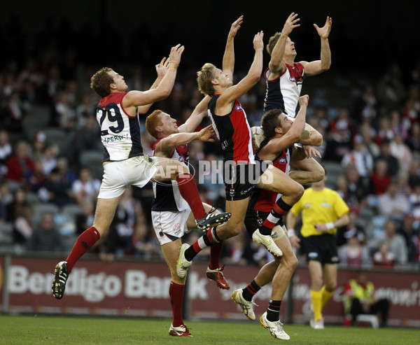 AFL 2011 Rd 09 - St Kilda v Melbourne - 231004