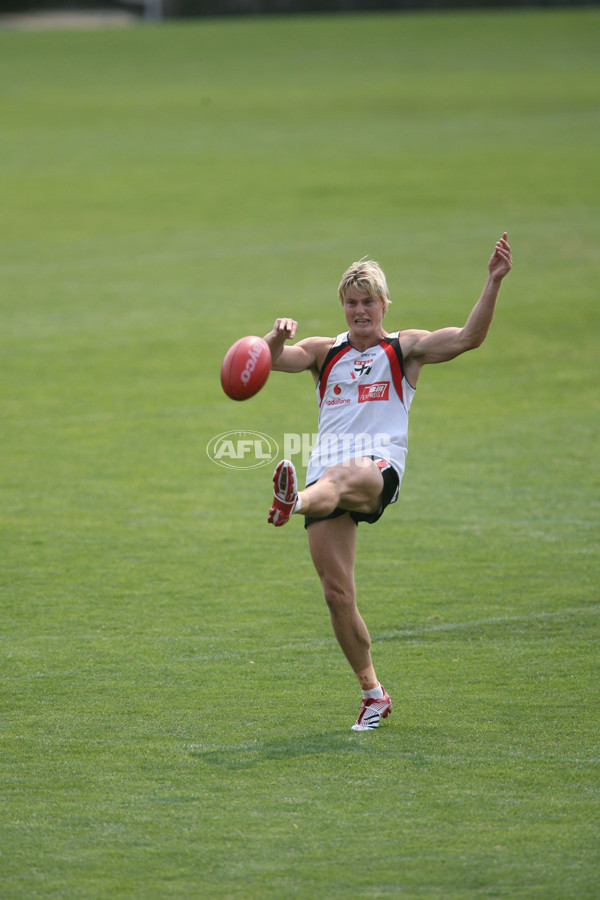 AFL Media - St Kilda Training 141207 - 28839