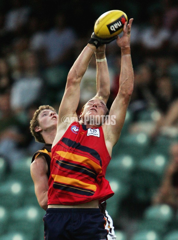 AFL 2006 NAB Cup Rd 2 - Hawthorn v Adelaide - 31231