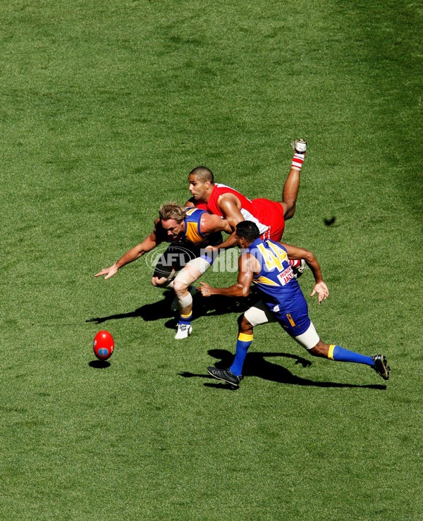 AFL 2006 Grand Final - Sydney Swans v West Coast Eagles - A-36369293