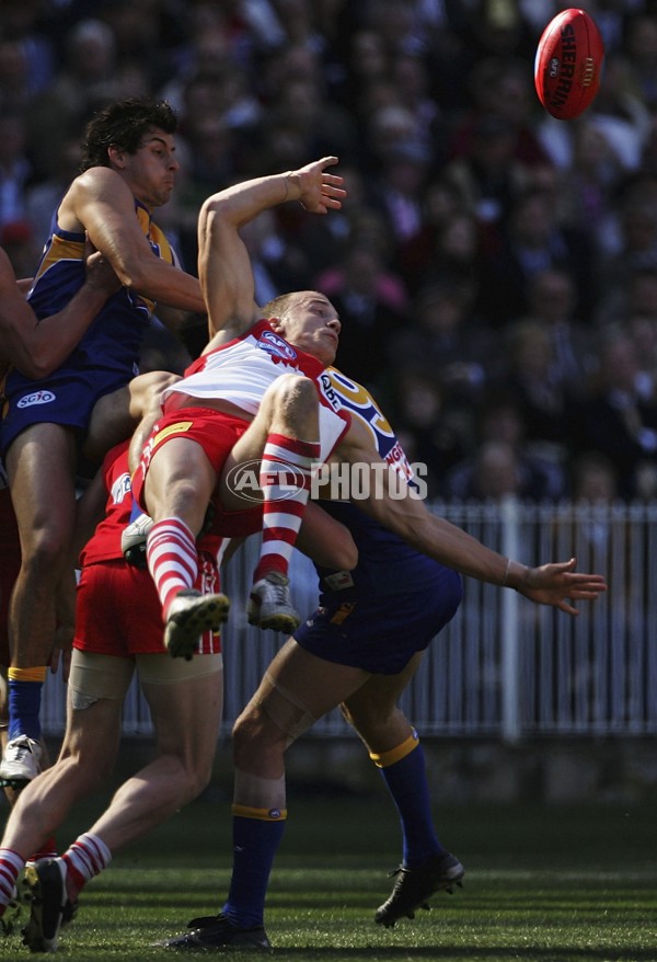 AFL 2006 Grand Final - Sydney Swans v West Coast Eagles - 37237