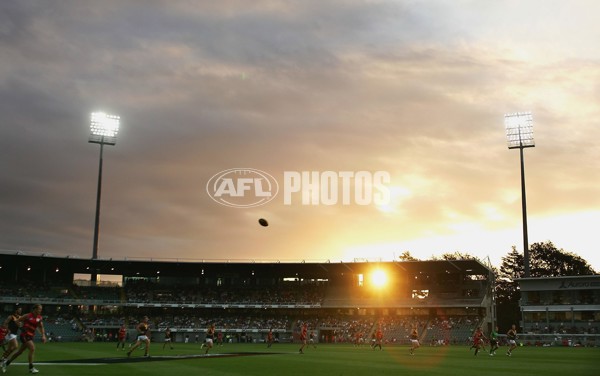 AFL 2006 NAB Cup Rd 2 - Hawthorn v Adelaide - 38451