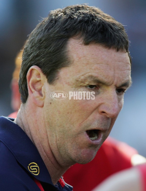 AFL 2006 Rd 22 - Adelaide Crows v Melbourne - 40208