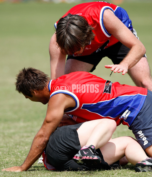 AFL 2008 Media - Western Bulldogs: Media â€œTrain with the Teamâ€� Session 300108 - 42517