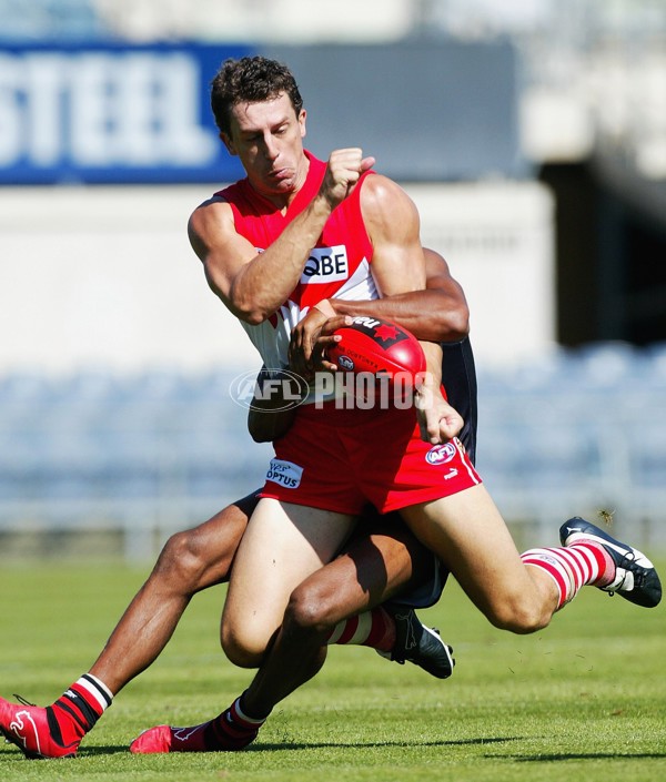 AFL 2006 NAB Challenge - Essendon v Sydney Swans - 42646