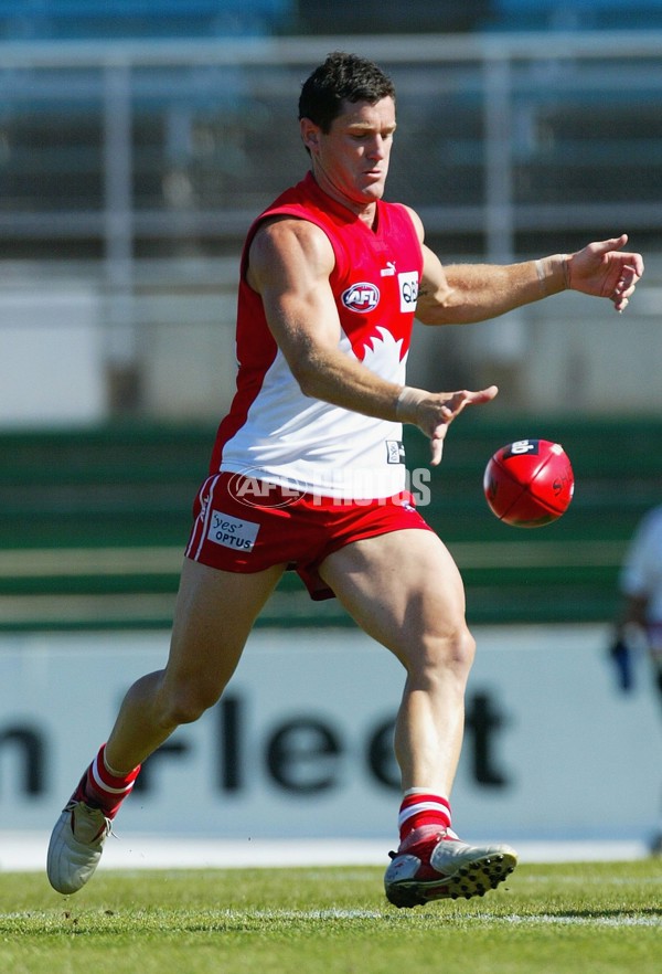 AFL 2006 NAB Challenge - Essendon v Sydney Swans - 42658