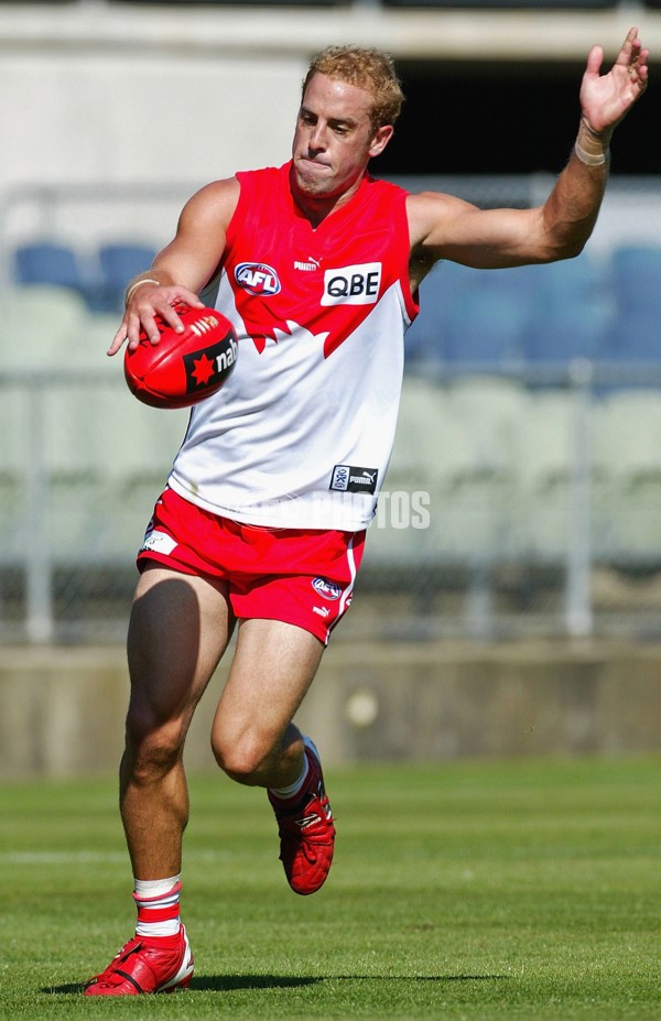 AFL 2006 NAB Challenge - Essendon v Sydney Swans - 42653