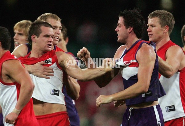 AFL 2006 Rd 13 - Sydney v Fremantle - 43119