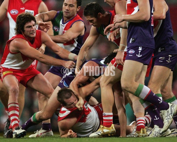 AFL 2006 Rd 13 - Sydney v Fremantle - 43120