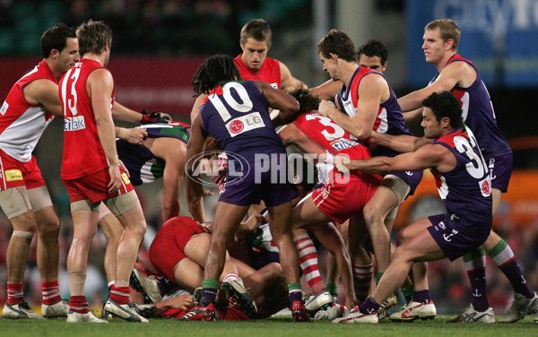 AFL 2006 Rd 13 - Sydney v Fremantle - 43117