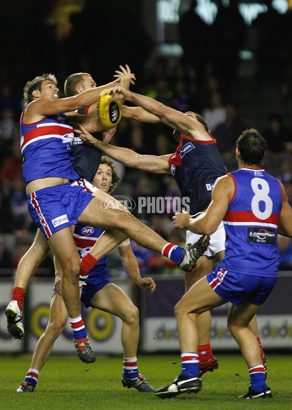 AFL 2006 Rd 2 - Western Bulldogs v Melbourne - 44780