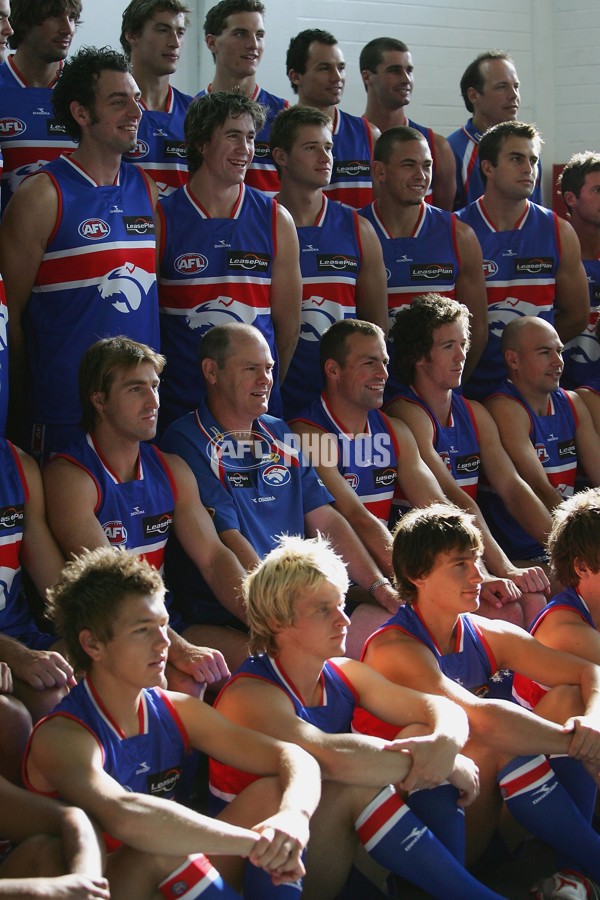 AFL 2006 Media â€“ 2006 Western Bulldogs Team Photo Session - 45641