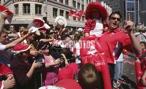 AFL 2005 Media - Sydney Swans Tickertape Parade 300905 - 53674