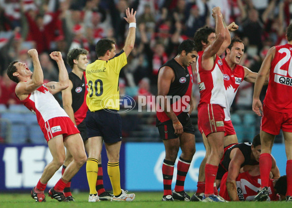 AFL 2005 Rd 7 - Sydney Swans v Essendon - 60021