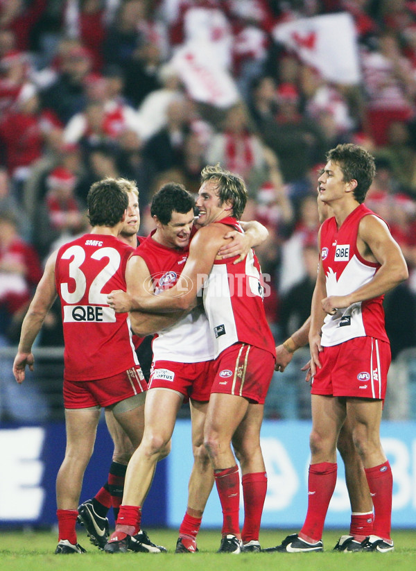 AFL 2005 Rd 7 - Sydney Swans v Essendon - 60012